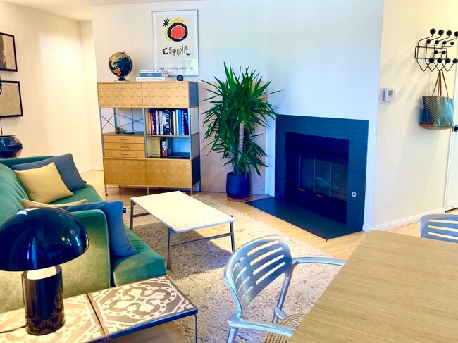 Building Photo - 2500 Abbot Kinney Blvd