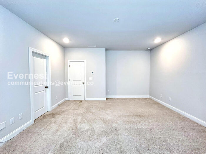 Building Photo - 331 Caledonia Ct