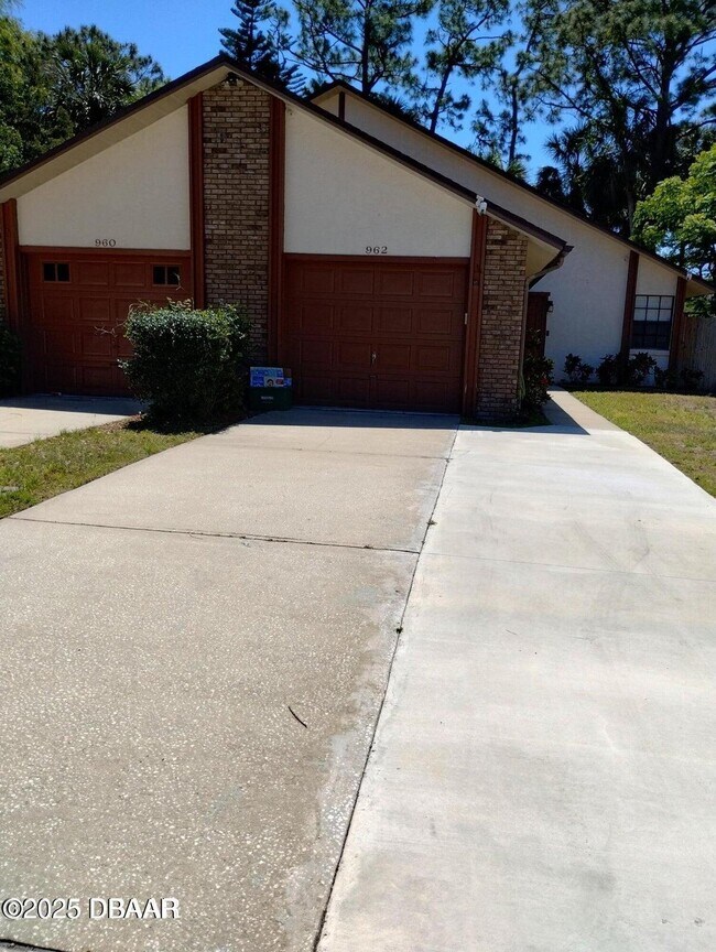 Building Photo - 962 Stonybrook Cir