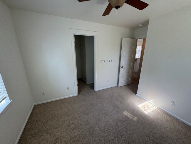 Building Photo - Gorgeous 3 bedroom 3 bathroom home in Mill Creek AVAILABLE NOW