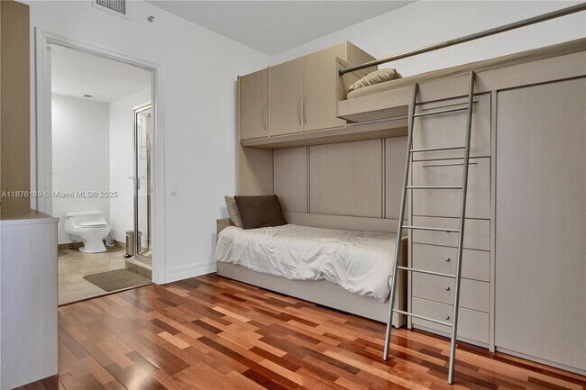 Building Photo - 808 Brickell Key Dr
