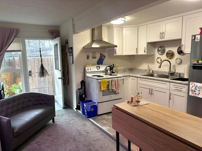 Building Photo - Newly Updated Studio In North Park