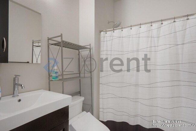 Building Photo - 3422 S 164th St