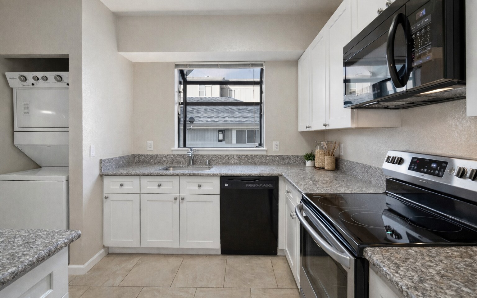 Building Photo - 2677 Oak Rd