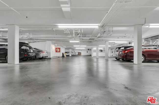 Building Photo - 432 N Palm Dr