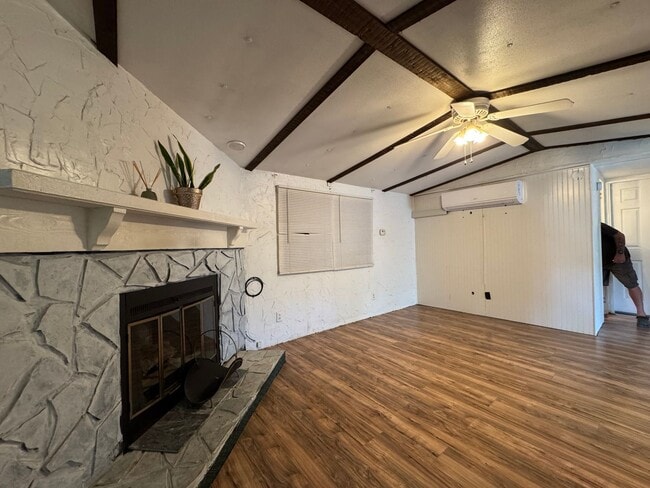 Building Photo - 5119 Mesa Dr