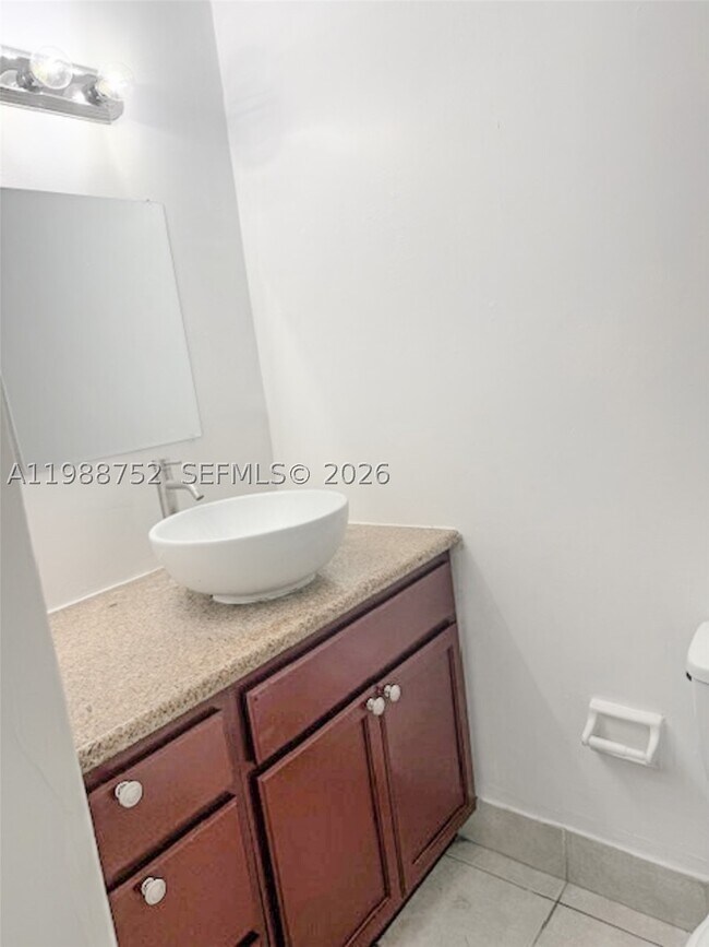 Building Photo - 4415 W 10th Ln