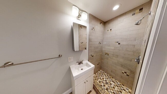 Building Photo - 27 Chestnut Ave