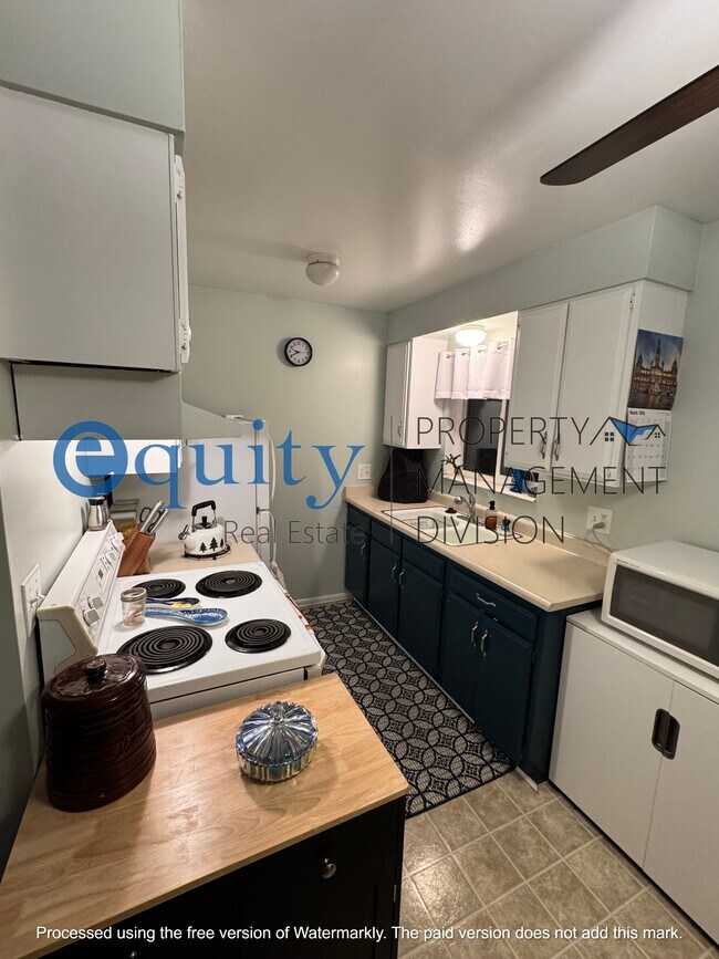 Building Photo - 549 Stringham Ave