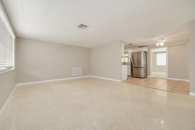 Building Photo - 3304 Bluebird Dr
