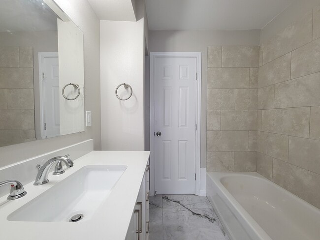 Building Photo - 3206 Lobit Dr
