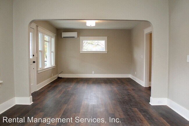 Building Photo - 4 br, 1.5 bath House - 36 NE Beech St # A