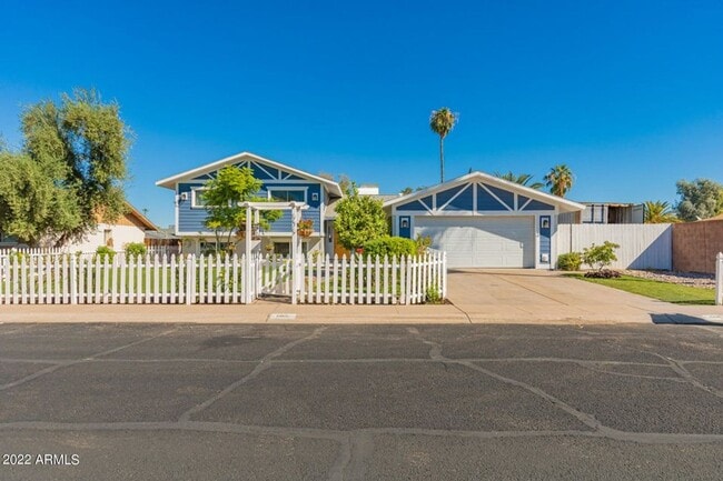 Building Photo - Exceptional 6-Bedroom Home with Private Pool Near ASU