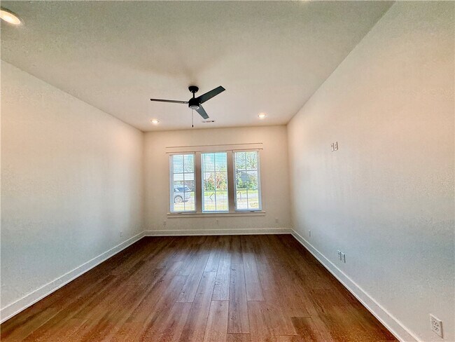 Building Photo - 825 NW 14th St