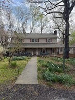 Front Large Front Porch - 1565 S Peace Haven Rd