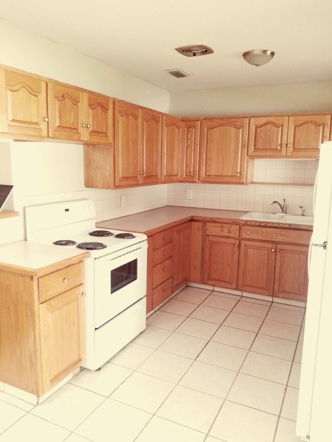 Building Photo - 4735 Redstone Dr