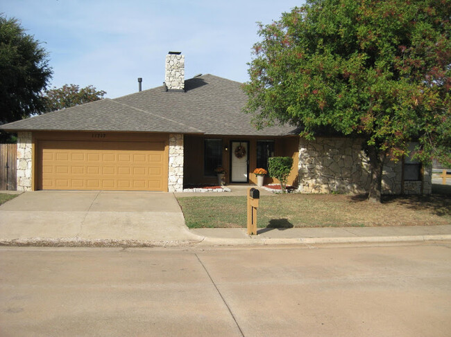 Front of house - 11717 Heritage Square Rd