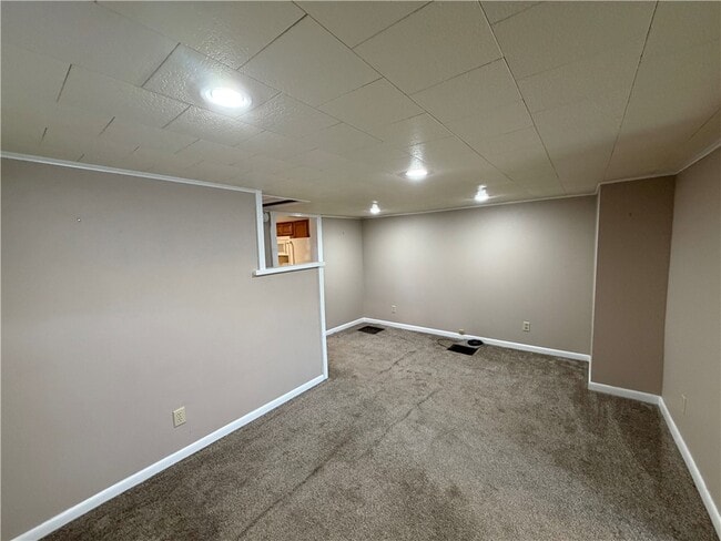 Building Photo - 24 Maynard Ave