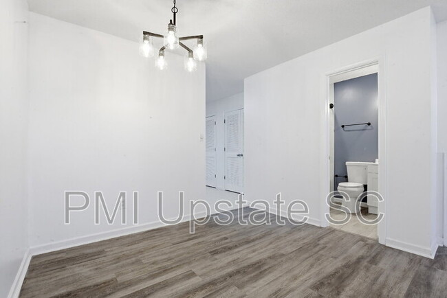 Building Photo - 110 Cypress Run