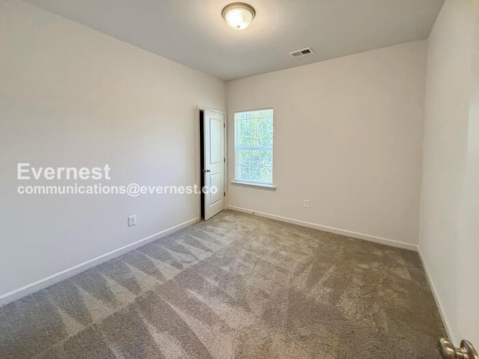 Building Photo - 2722 Crawford Ave