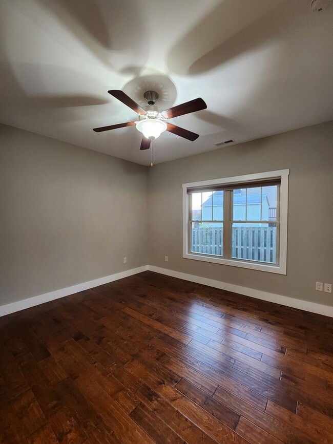 Building Photo - Arden Rental!