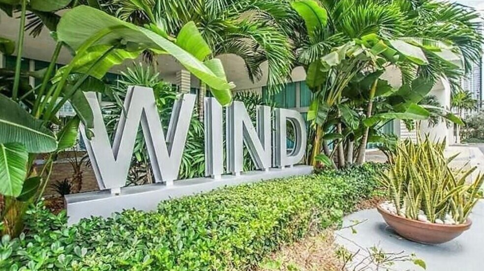 Building Photo - 350 S Miami Ave