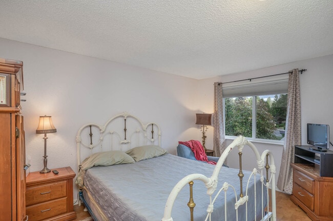 Building Photo - 2404 182nd Ave NE