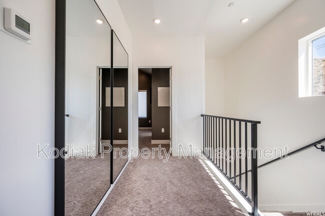 Building Photo - 765 N 400 W