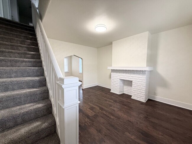 Building Photo - Updated 2BR townhouse with office now available!