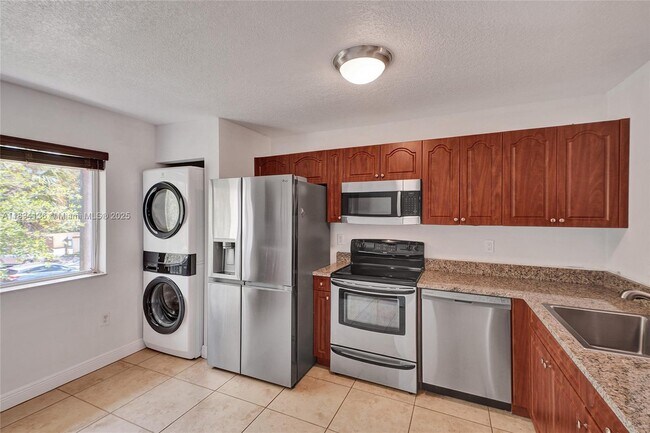 Building Photo - 6235 SW 47th Manor