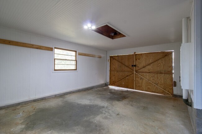 Building Photo - 328 Margo Ln