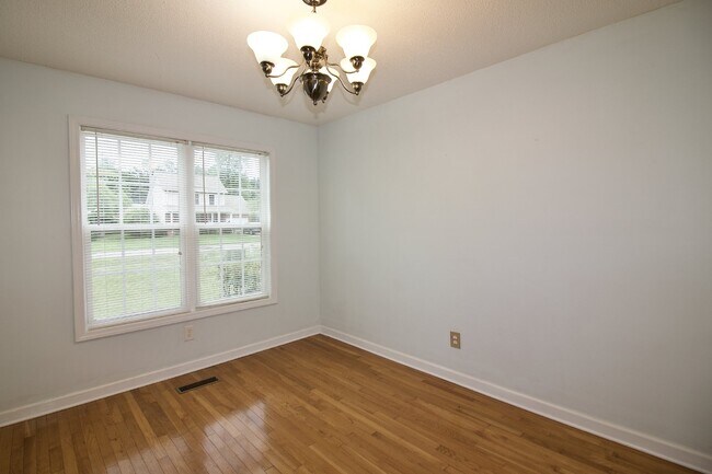 Building Photo - Great 3 bed + bonus house in Aberdeen