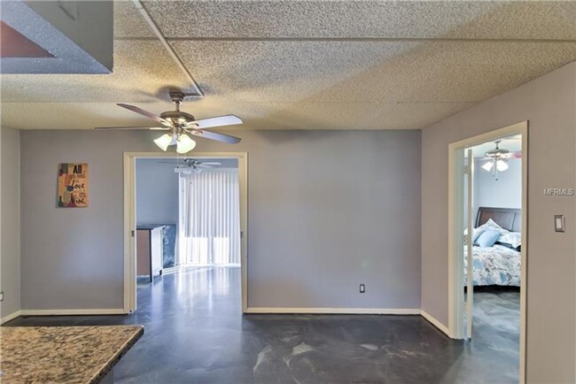 Building Photo - Very cute 1st floor condo with 2bedrooms a...