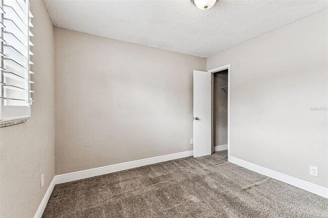 Building Photo - 2580 Granada Cir W