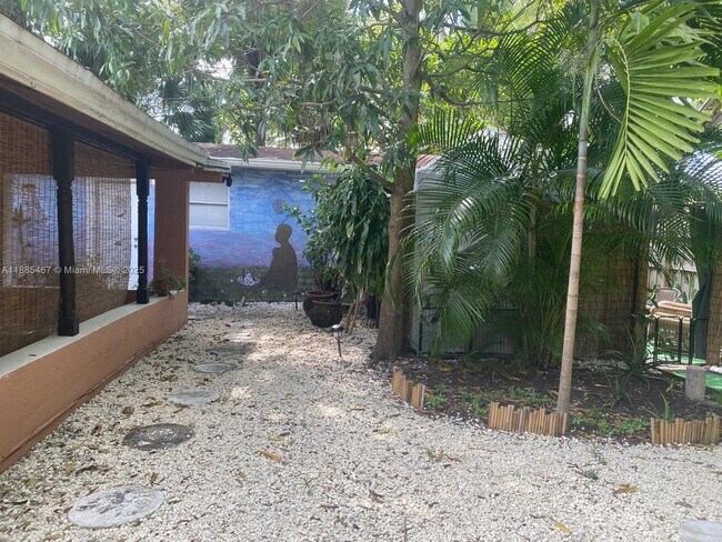 Building Photo - 1760 NE 144th St