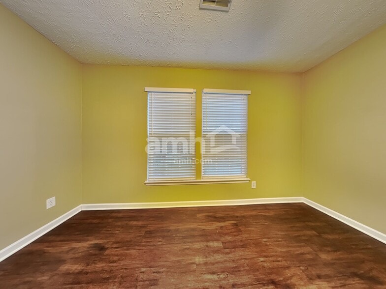Building Photo - 285 Coyote Dr