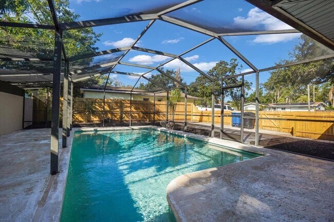 Building Photo - 1452 S Evergreen Ave