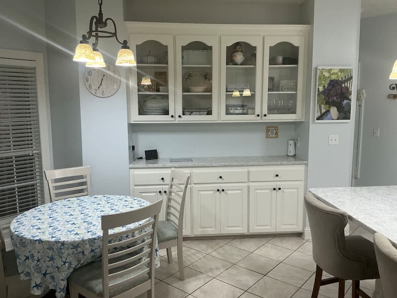 Building Photo - 904 S 34th Ave