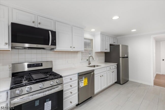 Building Photo - 4 Coppola St