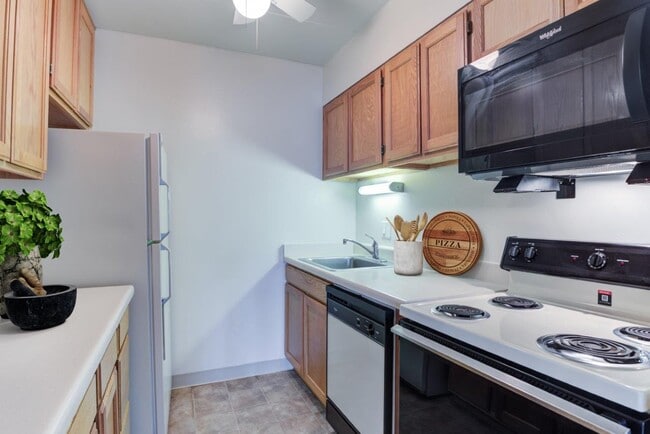 Building Photo - Park Towers Apartment Homes
