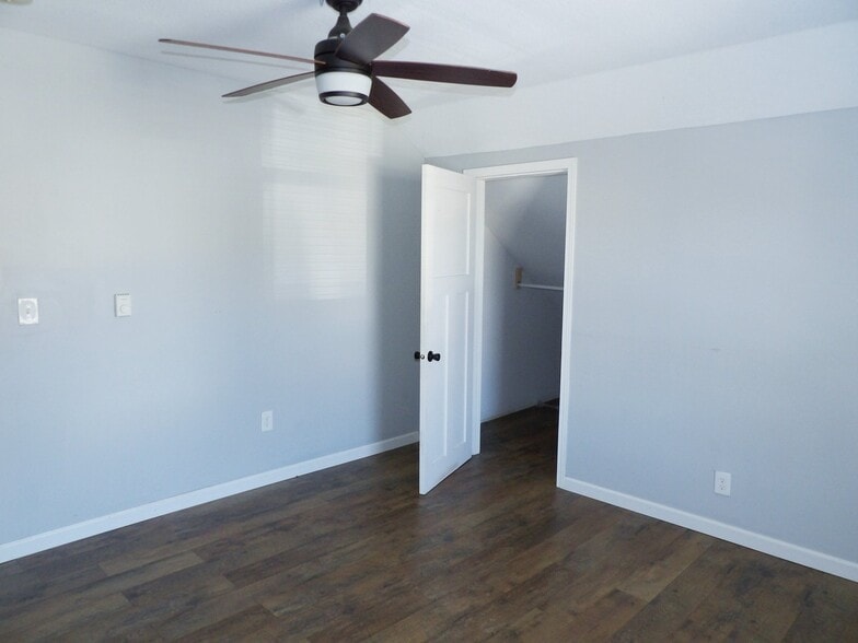 Building Photo - 921 W 36th St