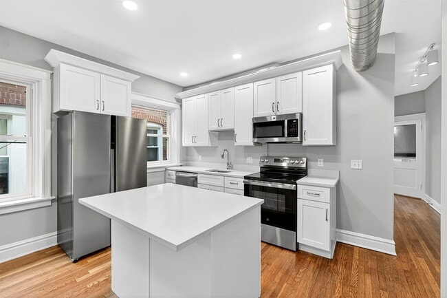 Building Photo - 6432 Alamo Ave