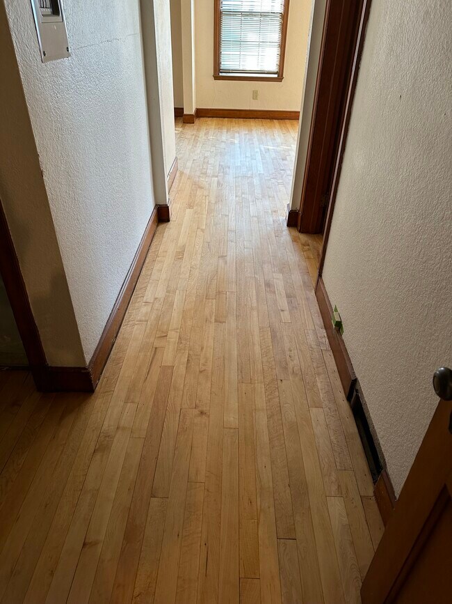 Building Photo - 803 Young St