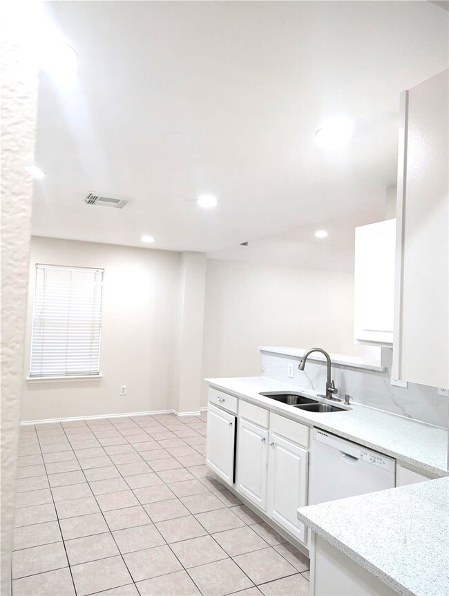 Building Photo - 9202 Aberdeen Lake Dr