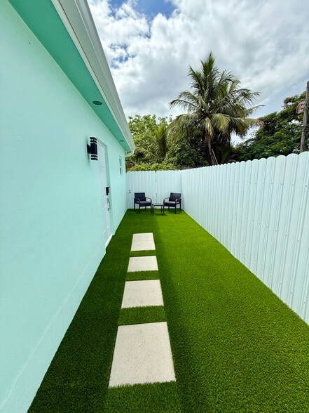 Building Photo - 1213 NW 4th Ave