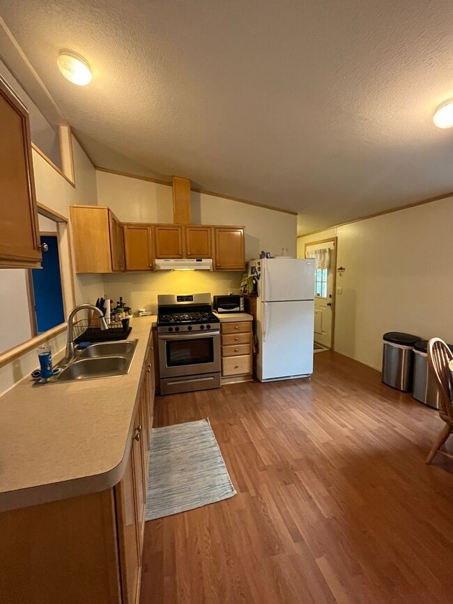 Building Photo - Great Location! 3 Bed, 2 Bath West-Flagstaff Home - Students & Pets OK! Avail Aug 10th!