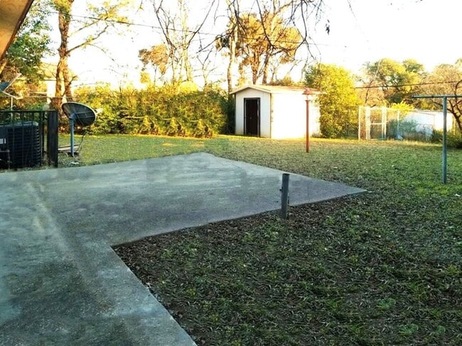 Building Photo - 12008 Bellafonte Dr