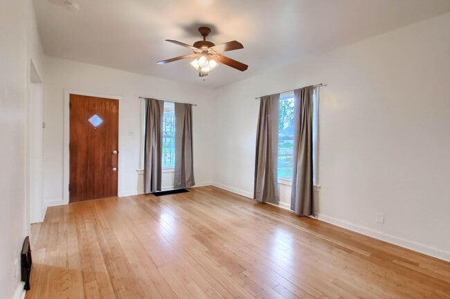 Building Photo - Charming 3 bedroom House in the heart of E...