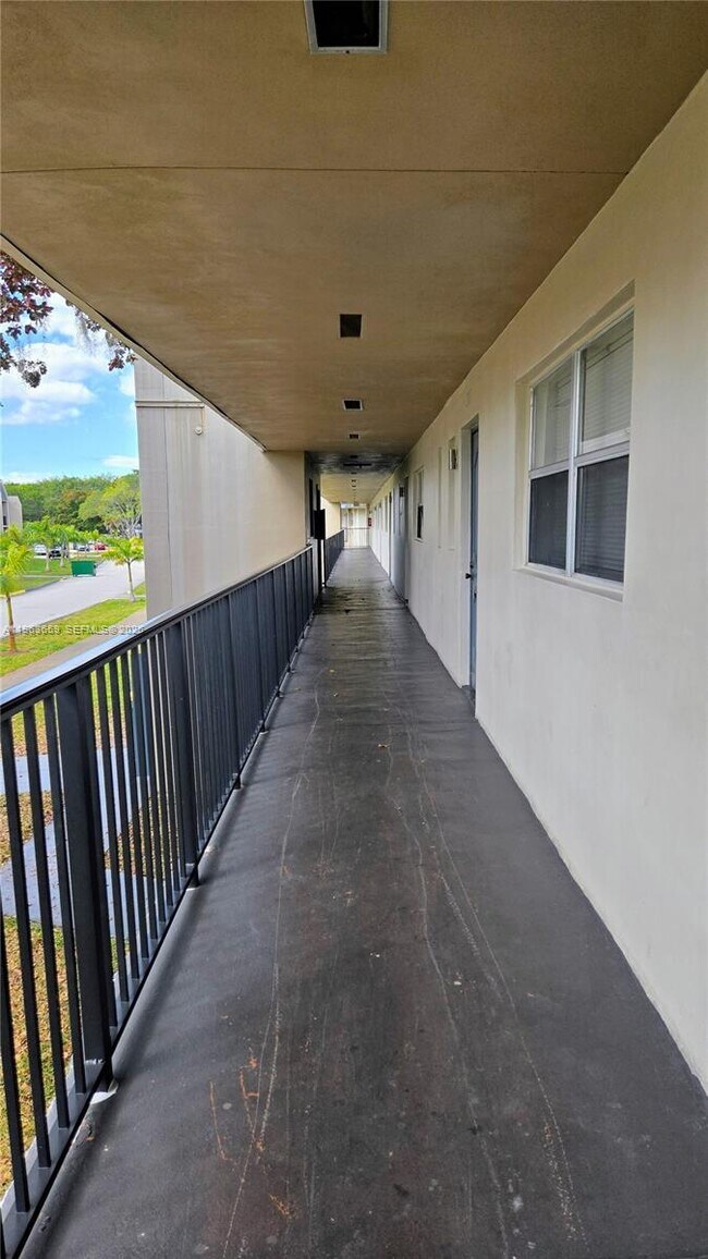 Building Photo - 7925 Fairview Dr