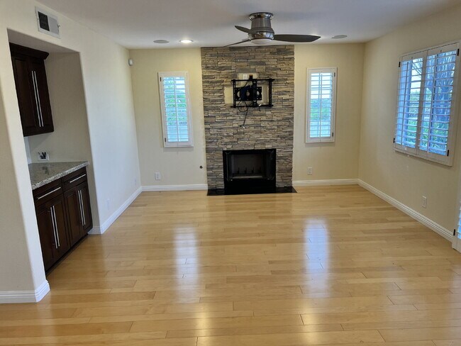 Building Photo - $4,500 - 4 Bed / 3 Bath House in Rancho Del Rey